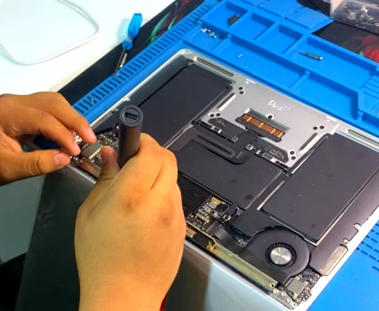 Servicio técnico de reparación de MacBook en Magic Center Lima