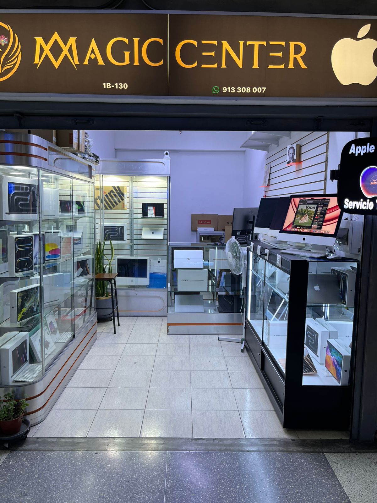 Tienda Magic Center en Cyber Plaza, Lima
